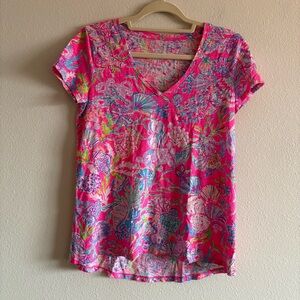 Lilly Pulitzer Etta V-Neck Tee Shirt Top Women XS Pink Isle Shell Me Something